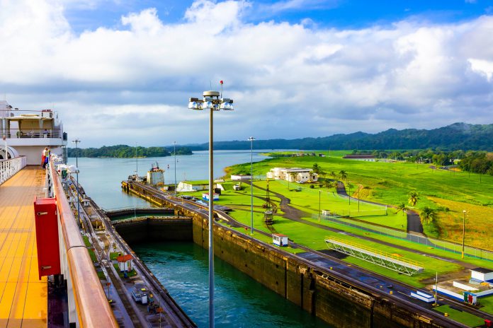Schleuse-im-Panamakanal