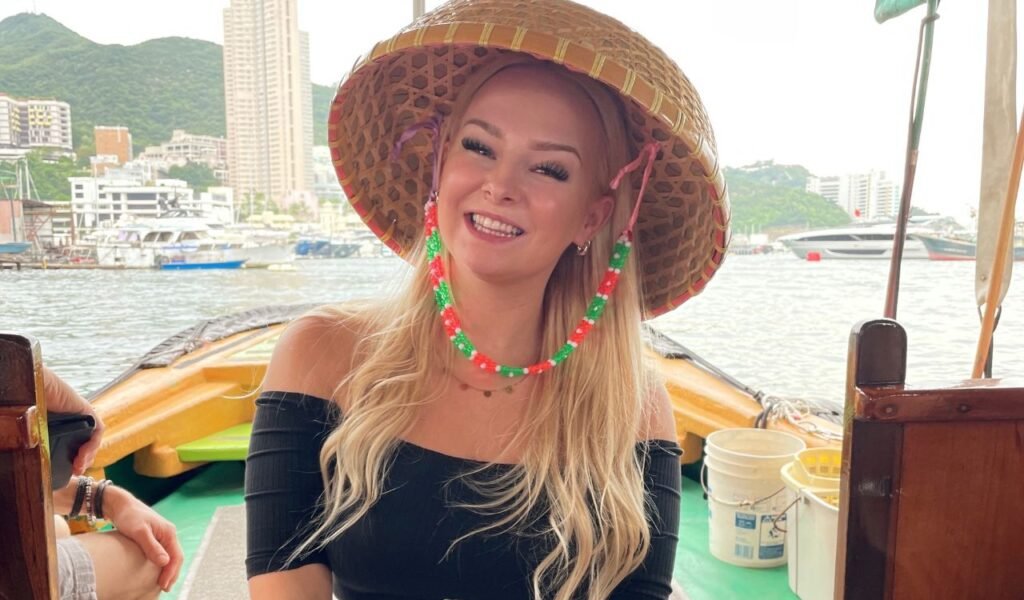 jennifer-falkenau-bei-bootstour-in-hongkong