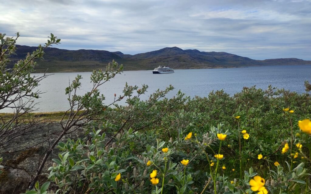 HANSEATIC spirit vor Hvalsey in Grönland