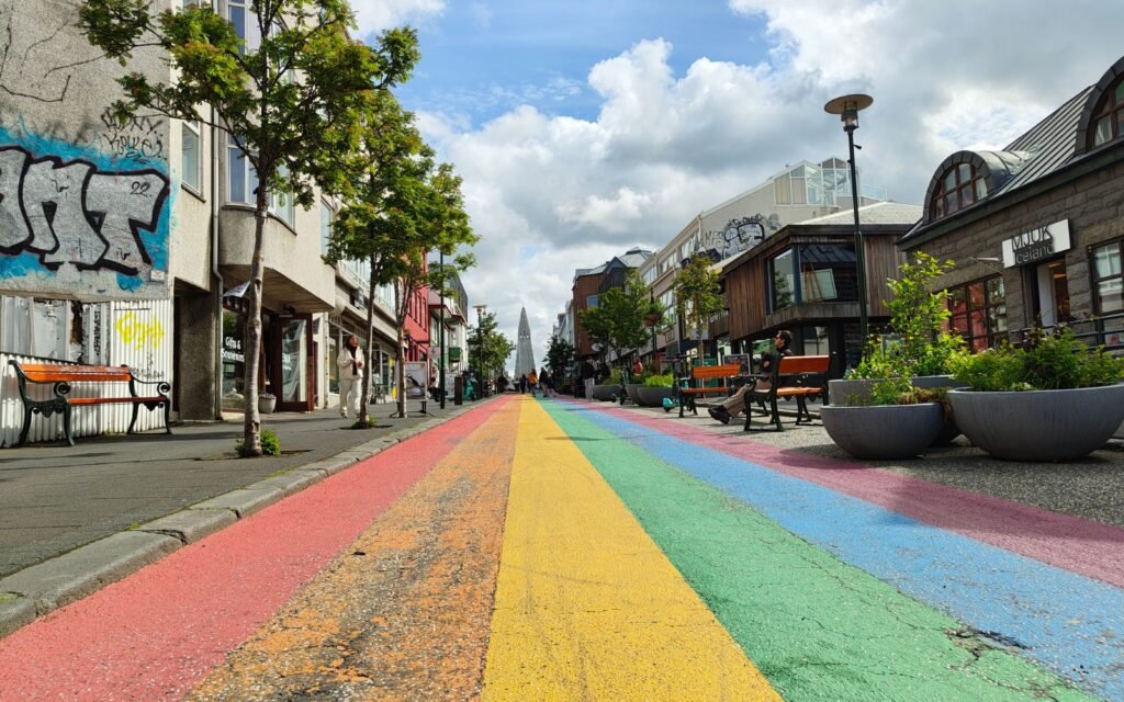Regenbogenstraße Skólavörðustígur in Reykjavik.