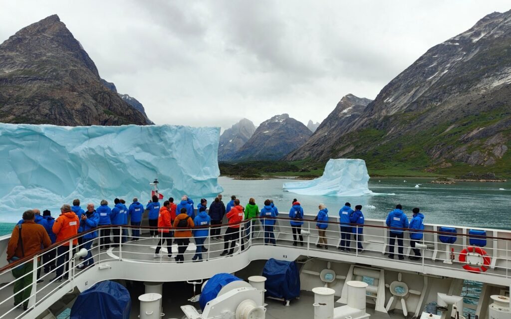 Spirit Walk der HANSEATIC spirit im Prins Christian Sund.