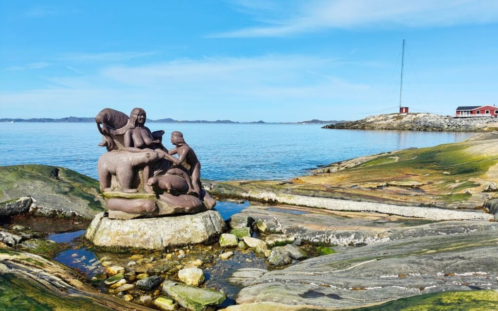 Statue der Sassuma Arnaa, der Mutter des Meeres, in Nuuk